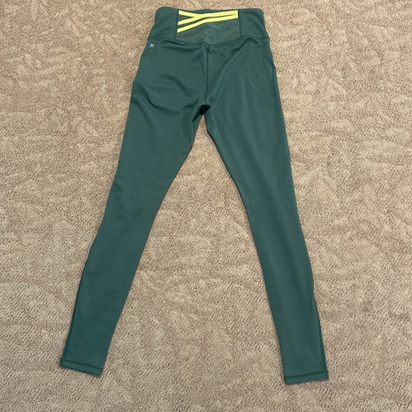 Fabletics full length green tight w/ back pockets - Picture 1 of 5